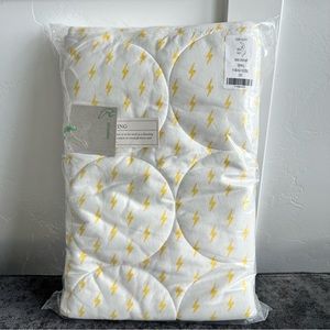 NIB Kate Quinn Classic Circle Quilt- Organic Cotton Slub- Lightning
